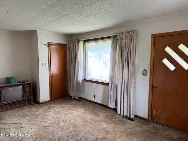 2101 NW Chillicothe St, Knoxville, TN 37921