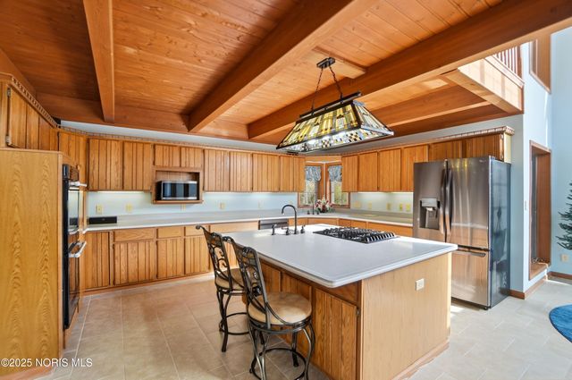 909 Township Rd 243, Fostoria, OH 44830