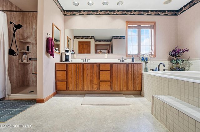 909 Township Rd 243, Fostoria, OH 44830