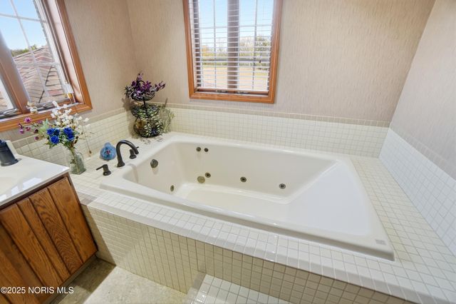 909 Township Rd 243, Fostoria, OH 44830