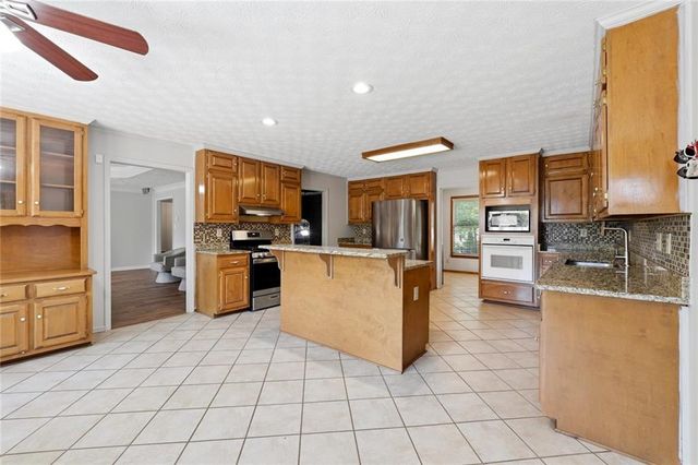 379 Clyde Court, Mcdonough, GA 30252