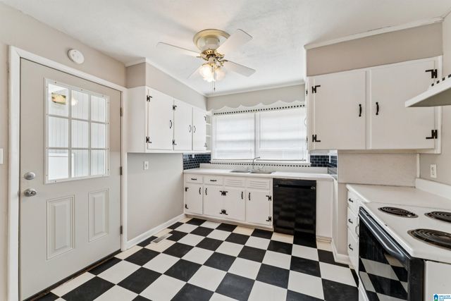 8161 PHILLIPS DRIVE, Leeds, AL 35094