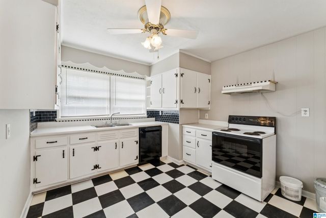 8161 PHILLIPS DRIVE, Leeds, AL 35094