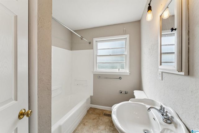 8161 PHILLIPS DRIVE, Leeds, AL 35094