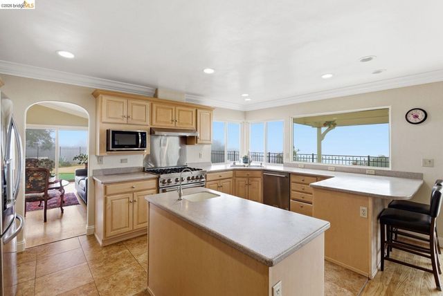 5143 Saddle Brook DR, Oakland, CA 94619