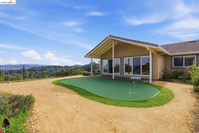 5143 Saddle Brook DR, Oakland, CA 94619