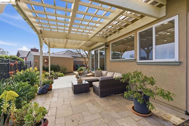 5143 Saddle Brook DR, Oakland, CA 94619