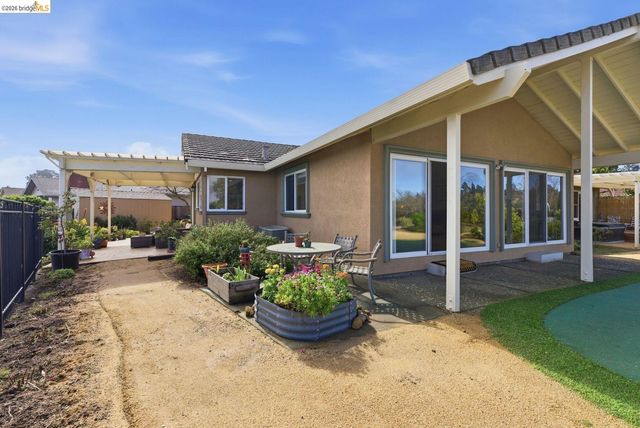 5143 Saddle Brook DR, Oakland, CA 94619