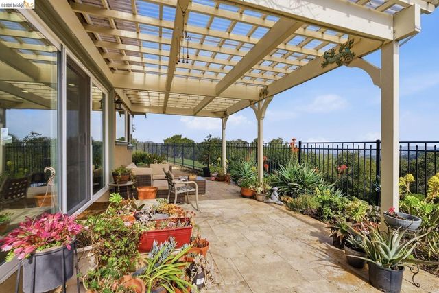 5143 Saddle Brook DR, Oakland, CA 94619