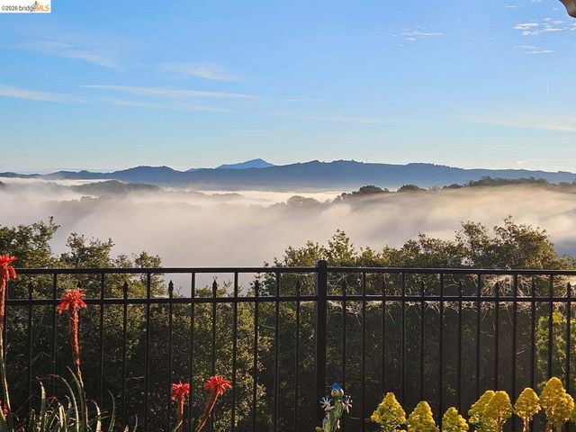 5143 Saddle Brook DR, Oakland, CA 94619