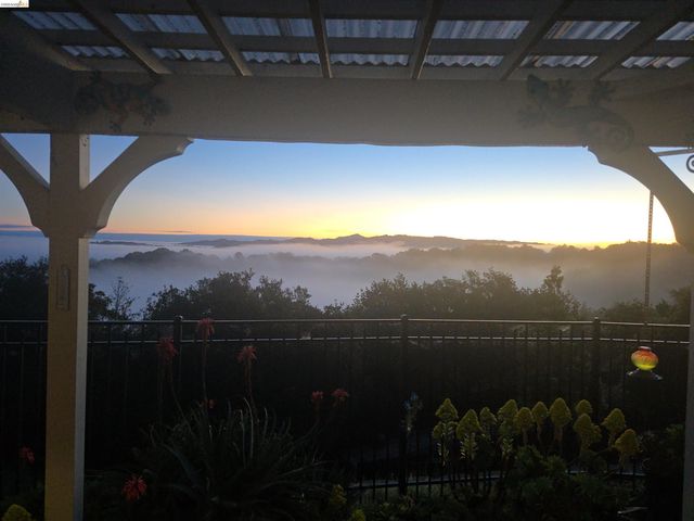 5143 Saddle Brook DR, Oakland, CA 94619