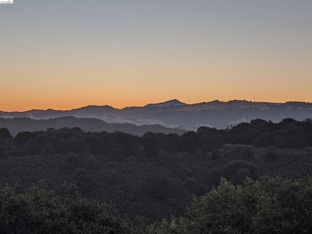 5143 Saddle Brook DR, Oakland, CA 94619