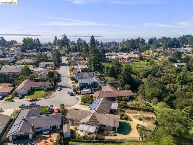 5143 Saddle Brook DR, Oakland, CA 94619