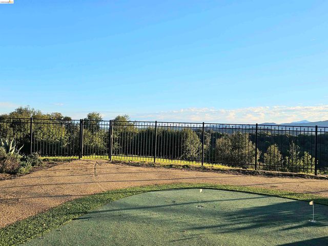 5143 Saddle Brook DR, Oakland, CA 94619