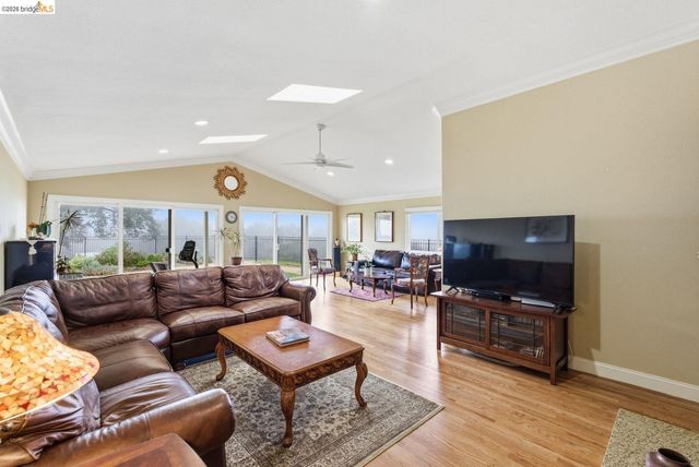 5143 Saddle Brook DR, Oakland, CA 94619