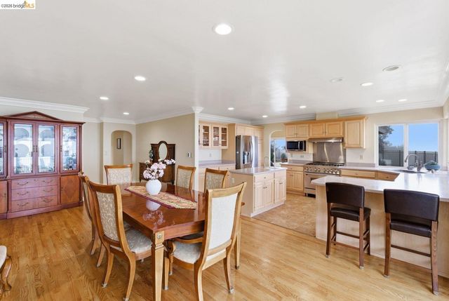 5143 Saddle Brook DR, Oakland, CA 94619