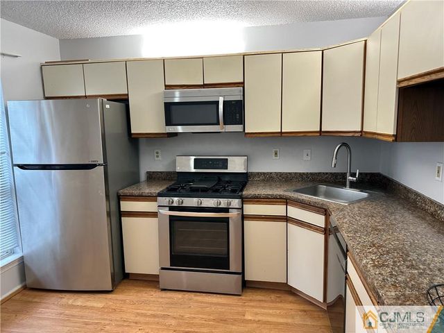 31 Kingston Run, North Brunswick, NJ 08902