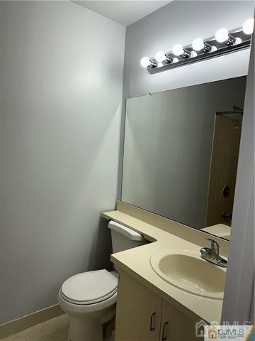 31 Kingston Run, North Brunswick, NJ 08902