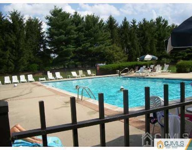 31 Kingston Run, North Brunswick, NJ 08902