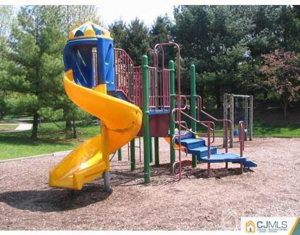 31 Kingston Run, North Brunswick, NJ 08902