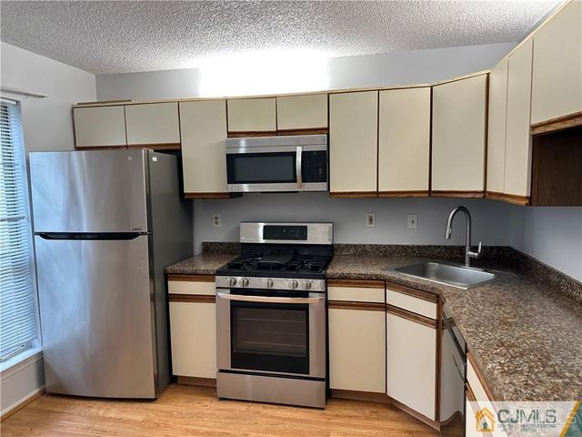 31 Kingston Run, North Brunswick, NJ 08902