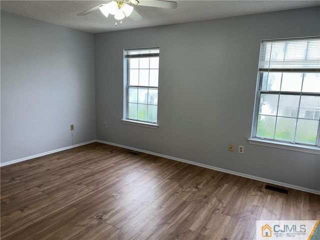 31 Kingston Run, North Brunswick, NJ 08902