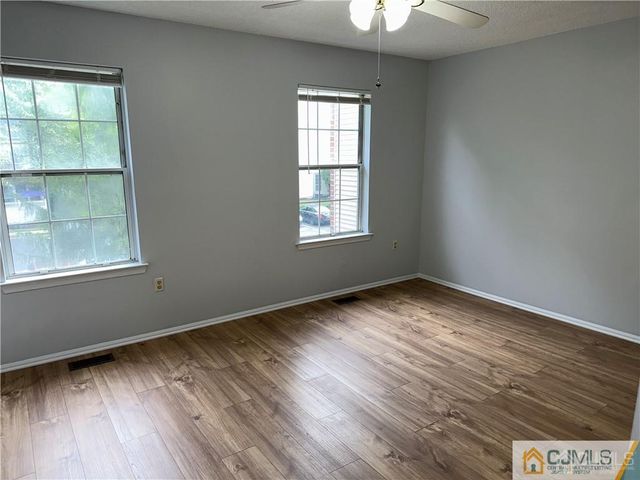 31 Kingston Run, North Brunswick, NJ 08902
