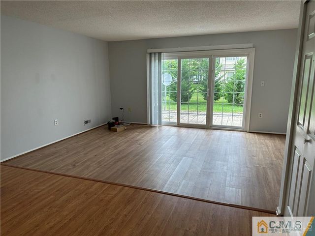 31 Kingston Run, North Brunswick, NJ 08902