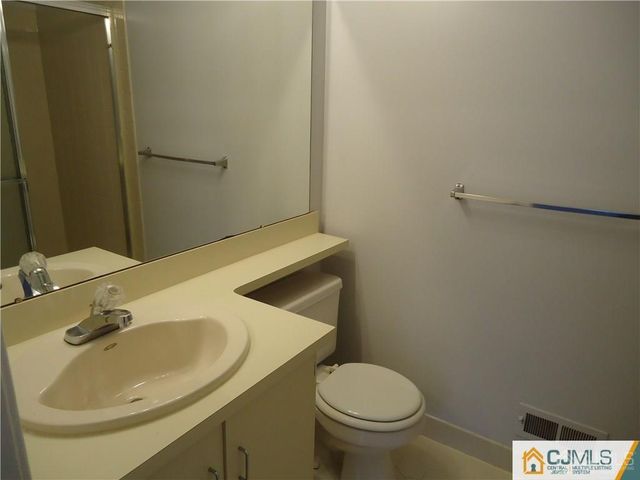 31 Kingston Run, North Brunswick, NJ 08902