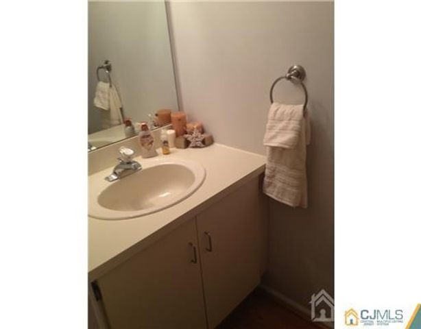 31 Kingston Run, North Brunswick, NJ 08902