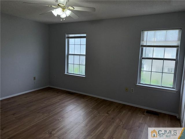 31 Kingston Run, North Brunswick, NJ 08902