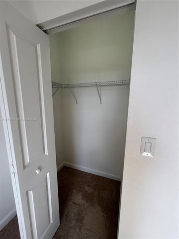 613 NE 208th Ter 613, Miami, FL 33179