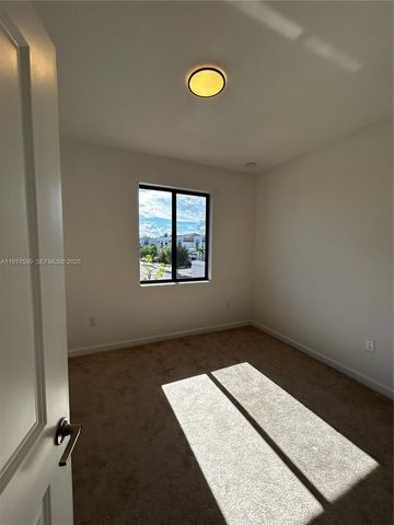 613 NE 208th Ter 613, Miami, FL 33179