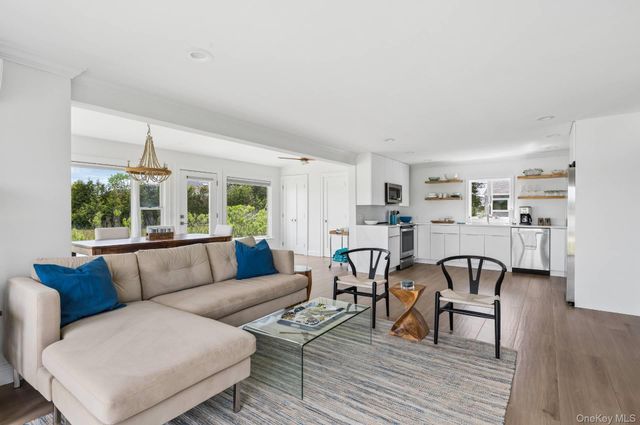 108 Little Neck Road, Southampton, NY 11968