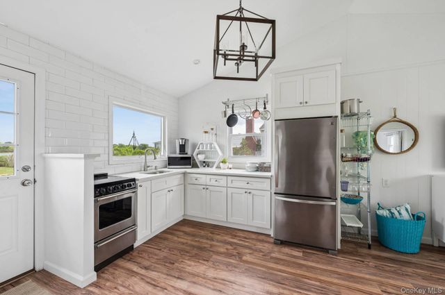 108 Little Neck Road, Southampton, NY 11968