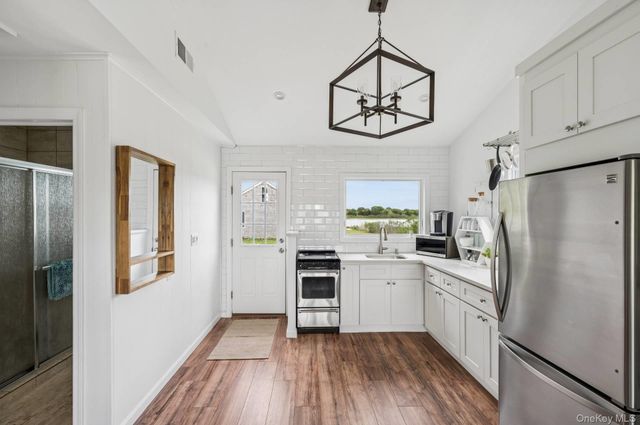 108 Little Neck Road, Southampton, NY 11968
