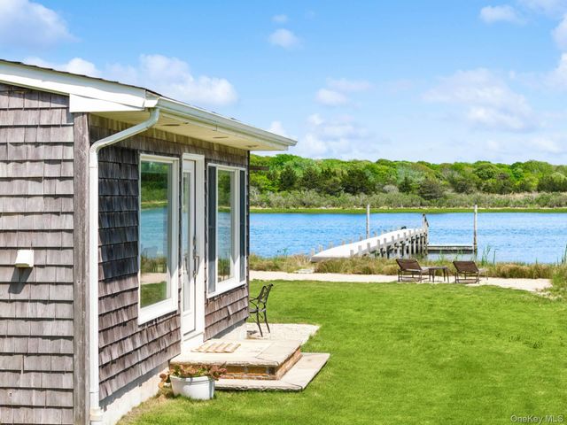 108 Little Neck Road, Southampton, NY 11968