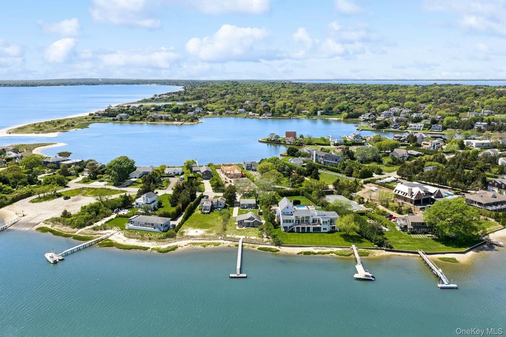 108 Little Neck Road, Southampton, NY 11968
