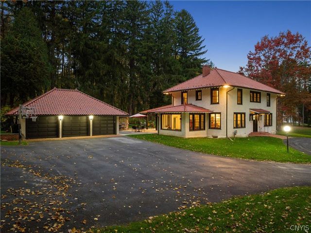 28 Jordan Road, New Hartford, NY 13413