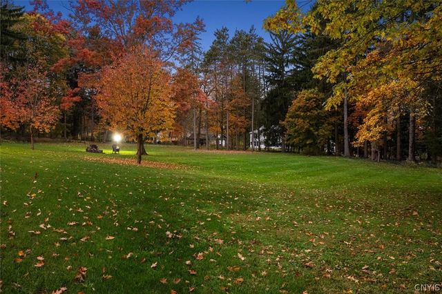 28 Jordan Road, New Hartford, NY 13413