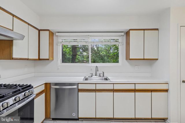10739 MIST HAVEN TER, Rockville, MD 20852