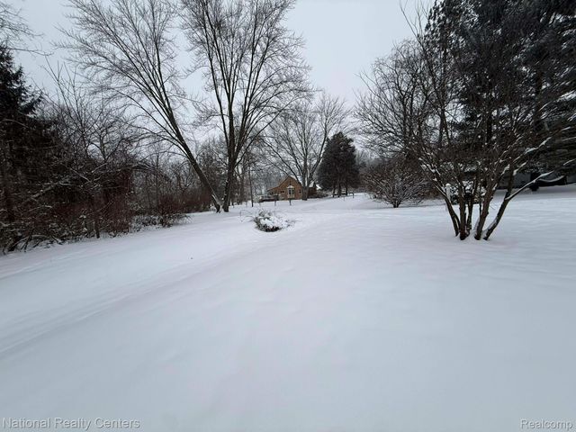 27125 Delos Road, Belleville, MI 48164