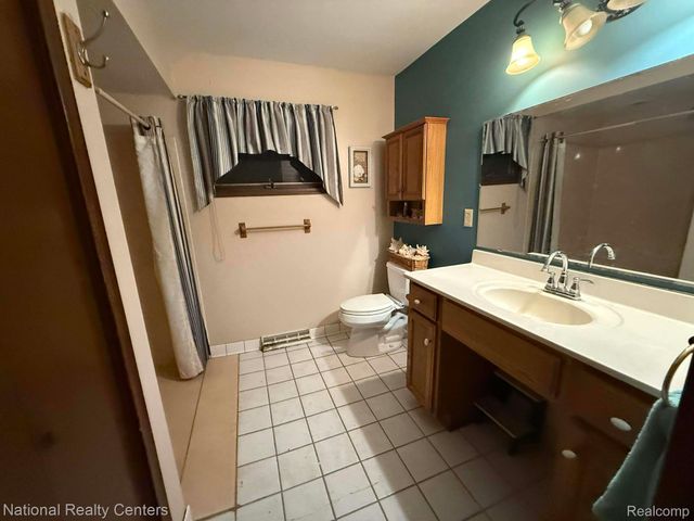 27125 Delos Road, Belleville, MI 48164