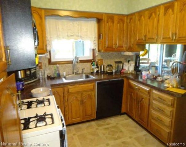 27125 Delos Road, Belleville, MI 48164