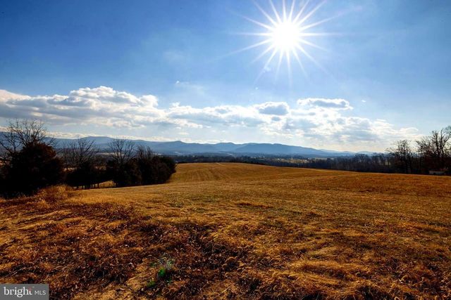 8 PROMISE LN, Stanley, VA 22851