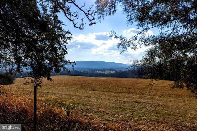 8 PROMISE LN, Stanley, VA 22851