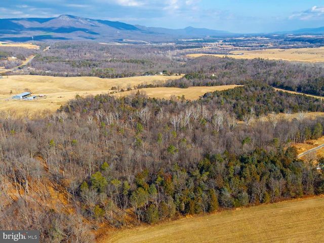 8 PROMISE LN, Stanley, VA 22851