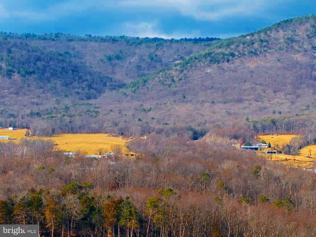 8 PROMISE LN, Stanley, VA 22851