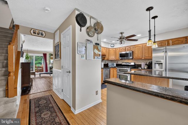 81 PEBBLE LN, Blackwood, NJ 08012