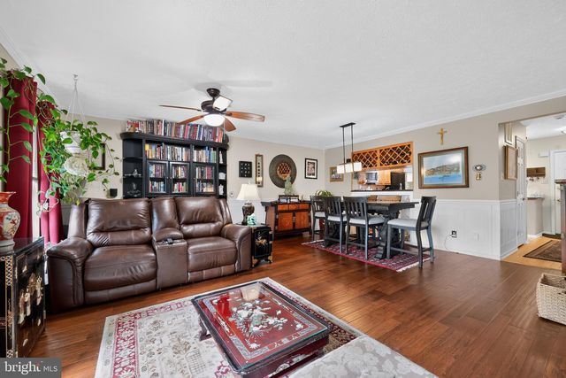 81 PEBBLE LN, Blackwood, NJ 08012